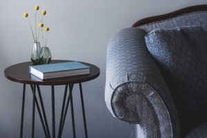 Fotel wiszący w salonie - jak wybrać?